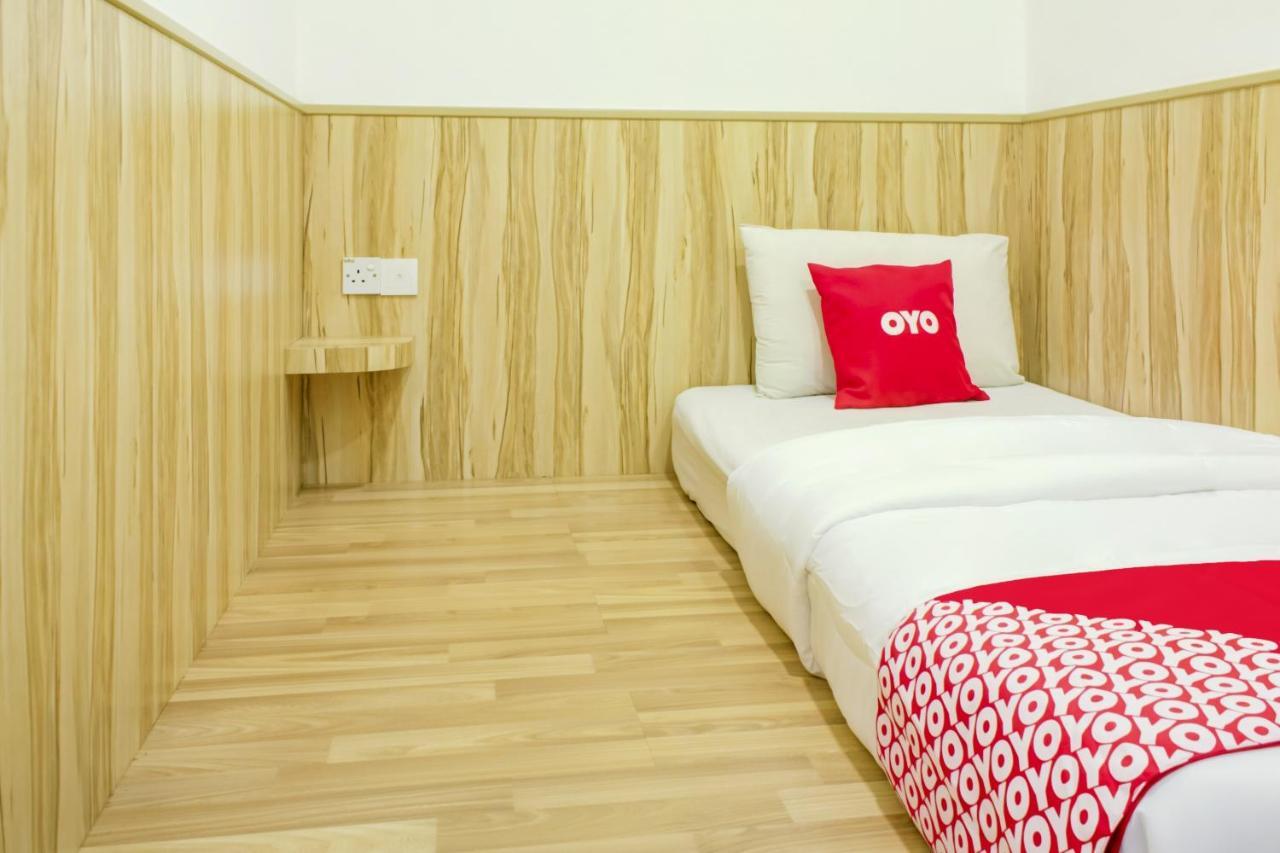Oyo 90028 Ragula Hotel Johor Bahru Bagian luar foto