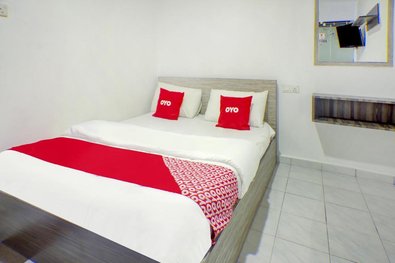 Oyo 90028 Ragula Hotel Johor Bahru Bagian luar foto